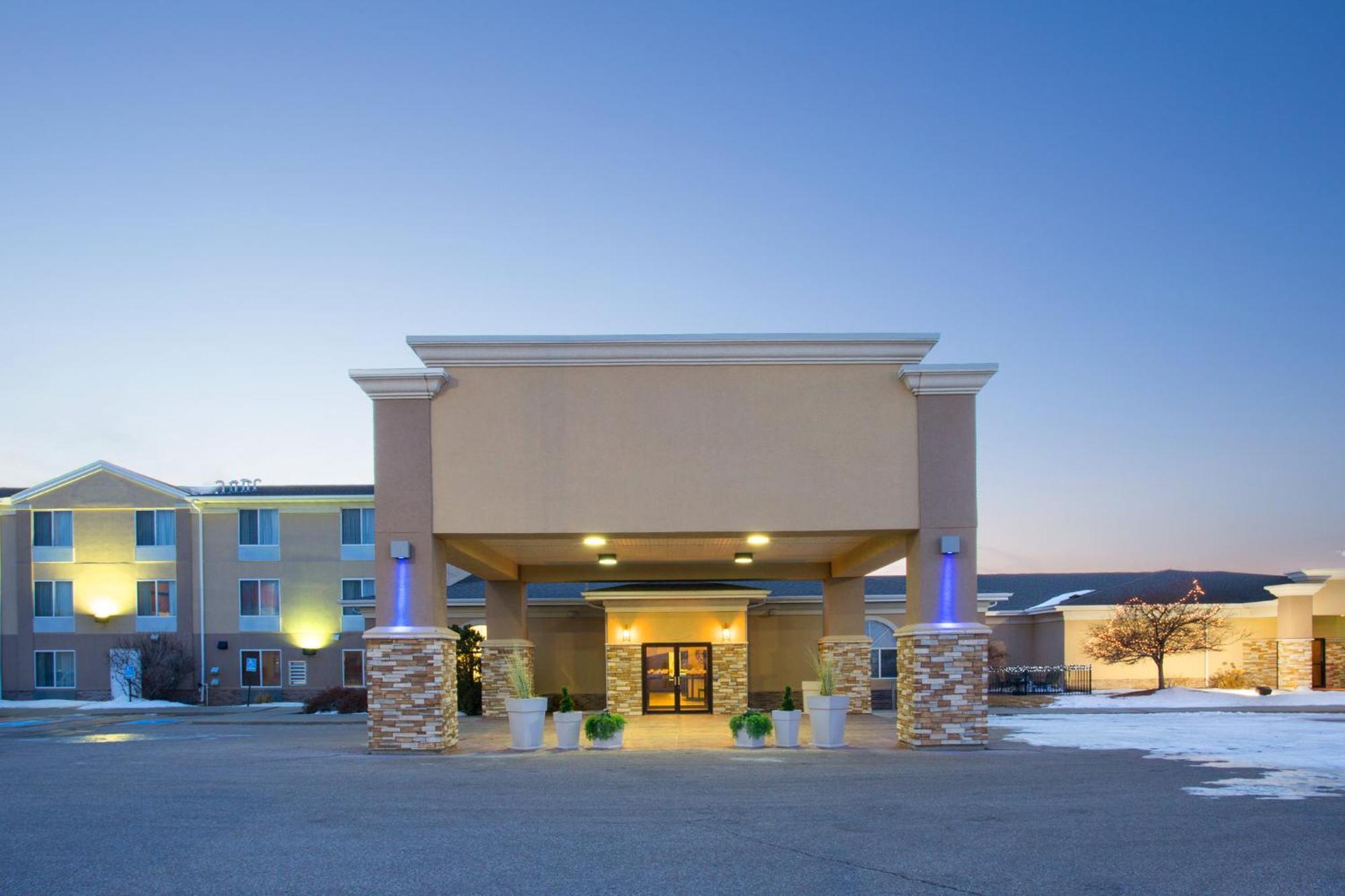 Holiday Inn Express Hotel & Suites Lexington, An Ihg Hotel Exterior photo